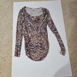 CABI LONGSLEEVE RUCHED COOTN SCOOP NECK PRINT TOP SIZE SM